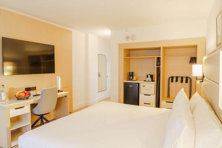 Room 33 of 73