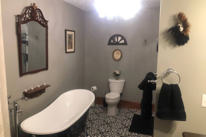 Room 16 of 19
