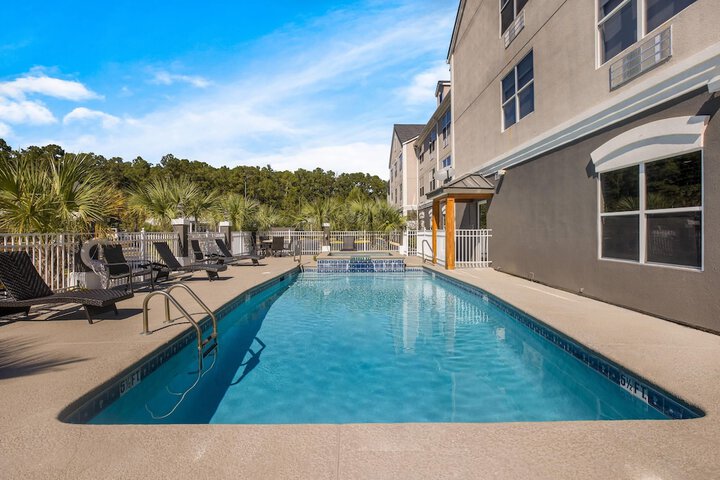 Country Inn & Suites by Radisson Hinesville, GA