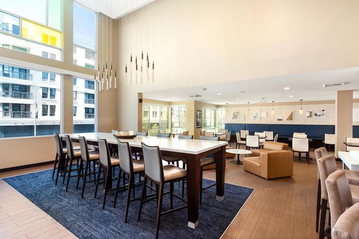 Hampton Inn & Suites Los Angeles - Glendale