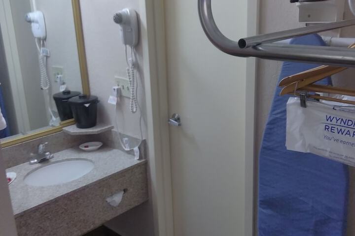 Room 27 of 71