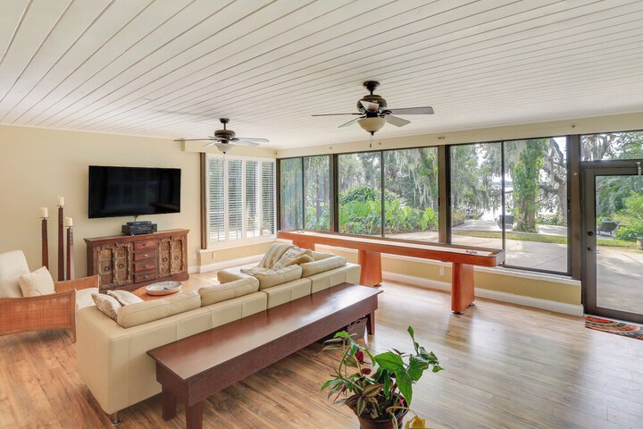 Florida Retreat w / Patio Boat Dock & Shuffleboard