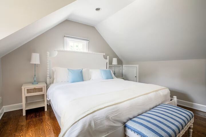 Family Cottage with 4 King Beds