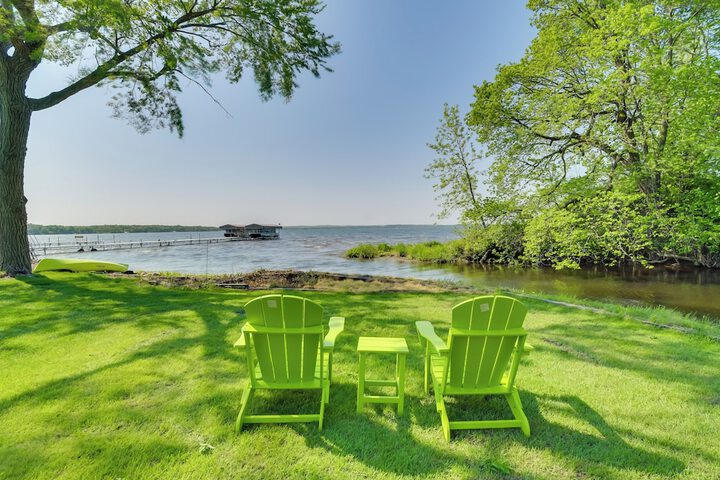 Home Rental on Detroit Lake: Dock Game Room!
