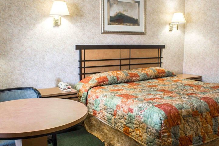 Room 10 of 26