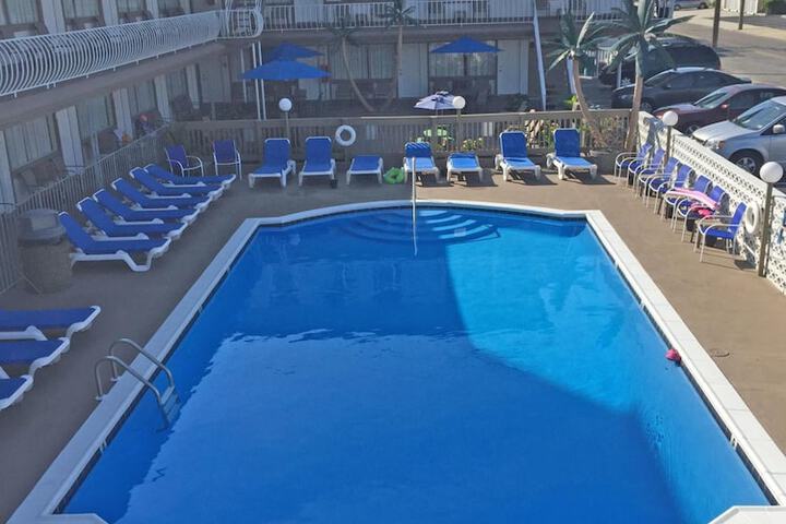 Pool 12 of 40
