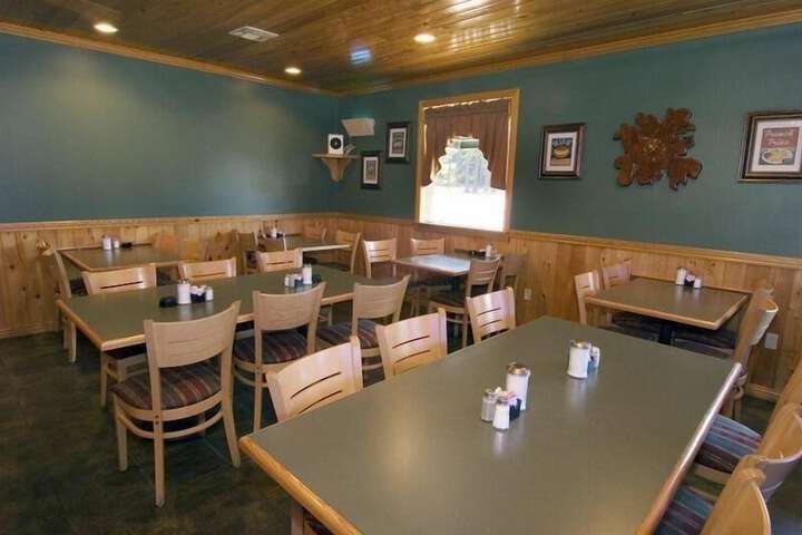 Dining 21 of 23
