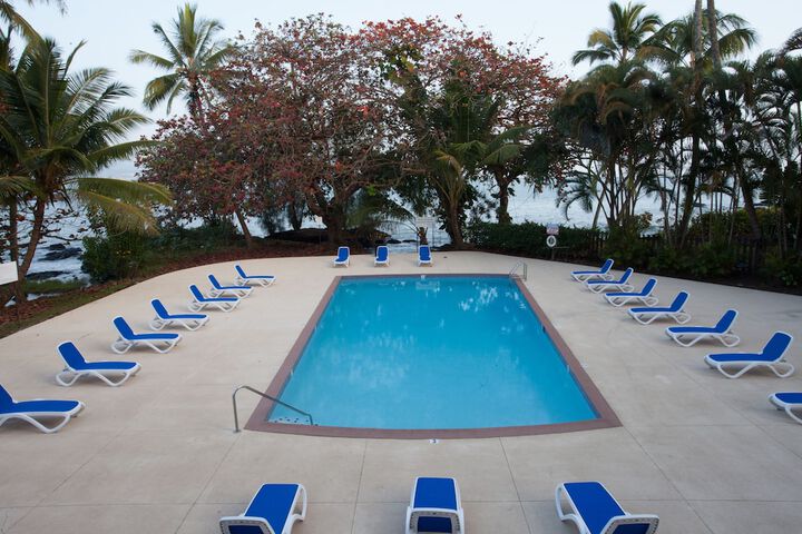 Hilo Hawaiian Hotel Trademark Collection by Wyndham