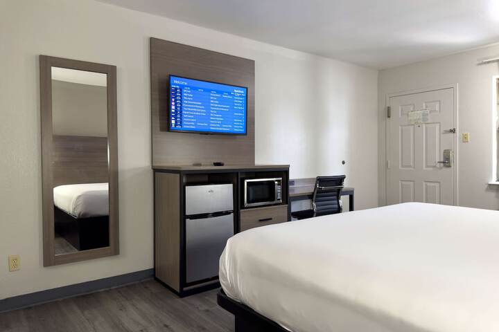Room 9 of 12