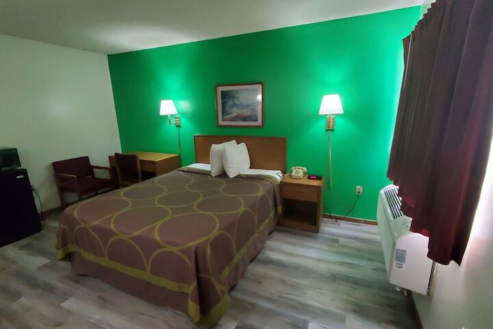 Room 28 of 40