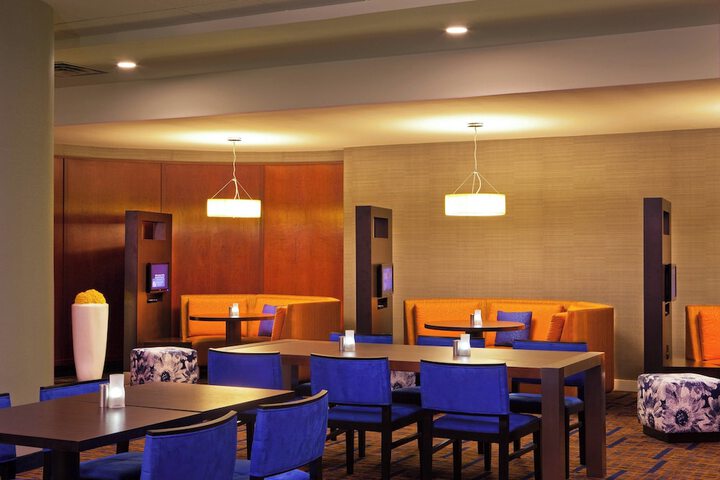 Dining 16 of 22