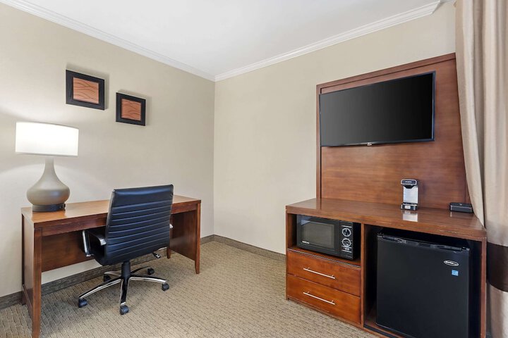 Room 53 of 136