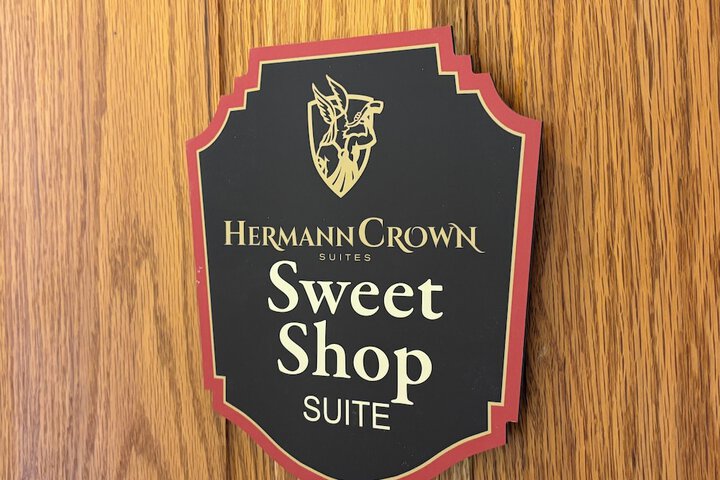 Hermann Crown Suites