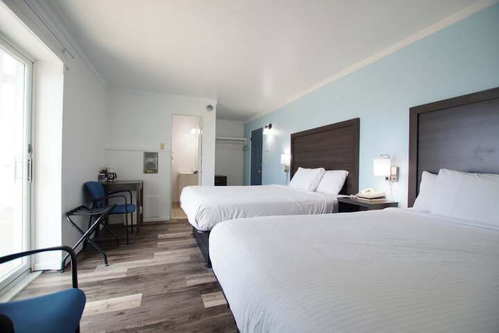 Snyders Shoreline Inn