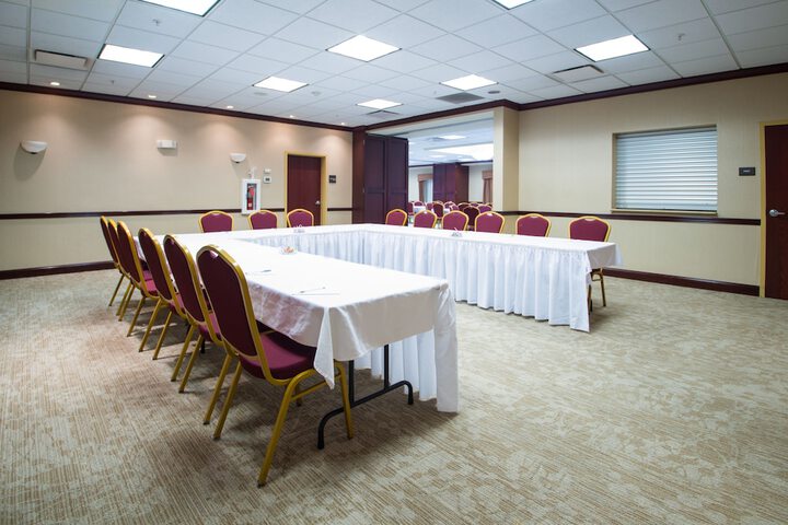 Hampton Inn & Suites Greensburg
