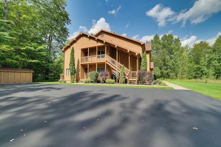 Modern Bellaire Condo: Pool Access Near Skiing!