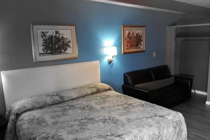 Room 33 of 77