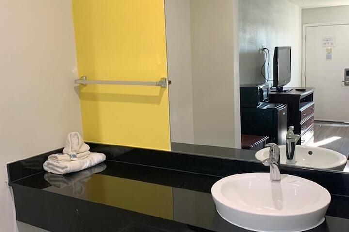 Room 25 of 29
