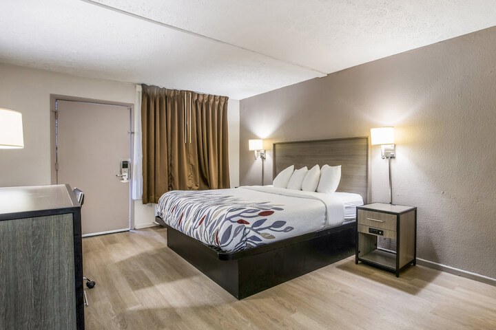 Room 35 of 40