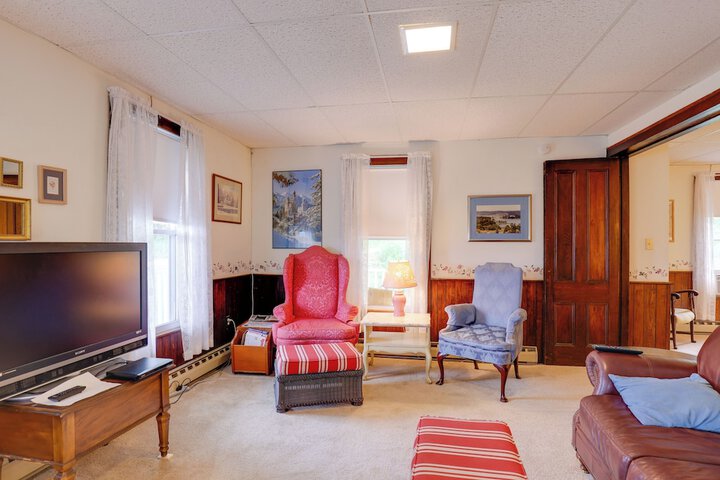 Lawrenceville Apartment w / Deck Near Gaming Lands!