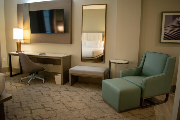 Room 10 of 33