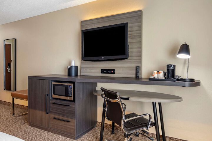 Room 10 of 42