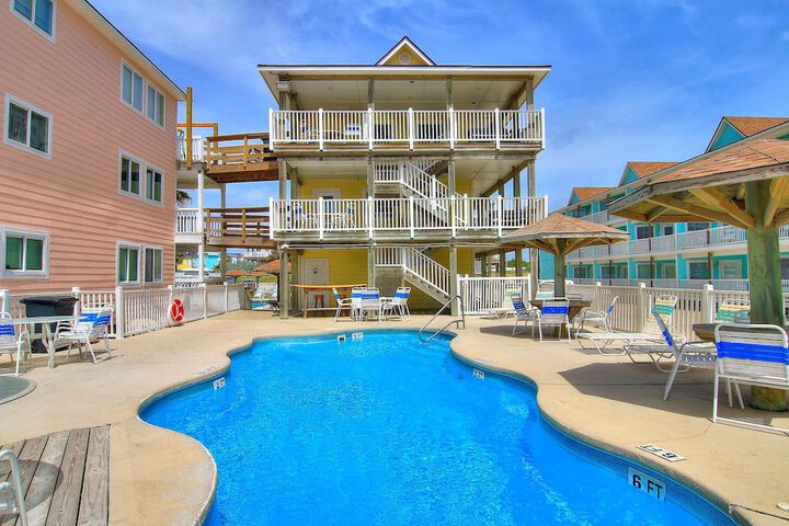 Beachgate CondoSuites and Oceanfront Resort