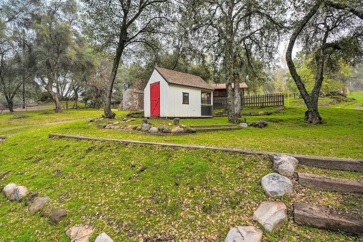 Family Home Near Kings & Sequoia National Parks!