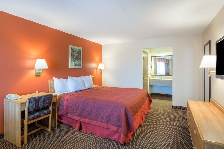 Room 16 of 24