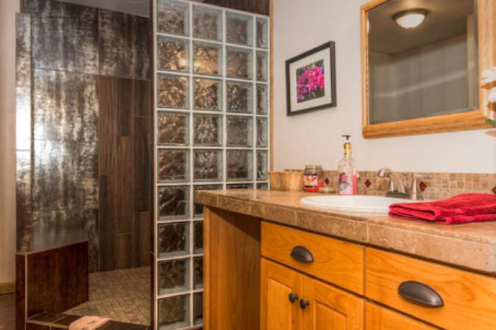 DiamondStone Guest Lodges
