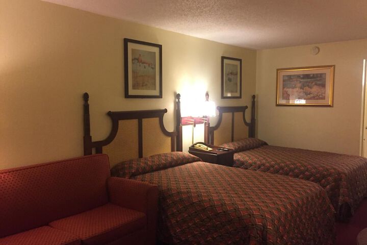 Room 24 of 34