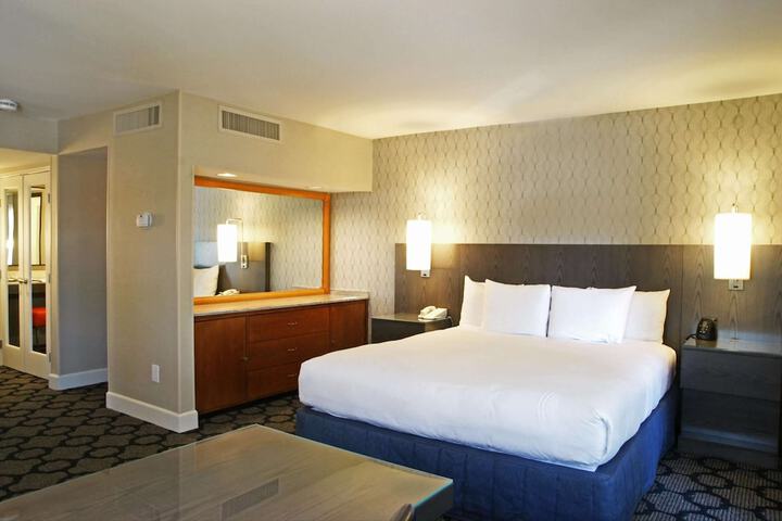 Hilton Palm Springs Resort