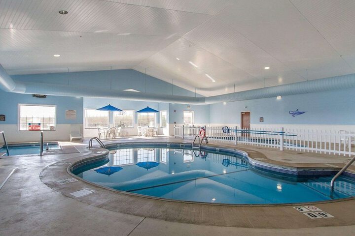 Quality Inn & Suites Fort Madison near Hwy 61