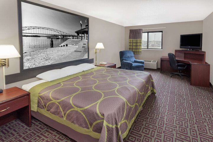 Room 14 of 18