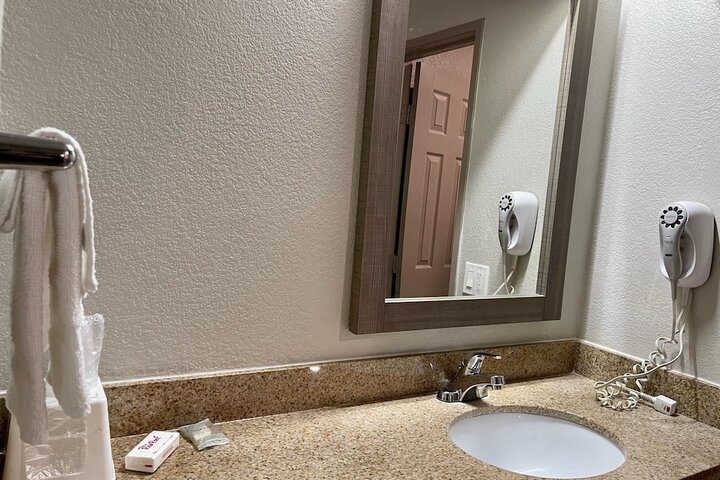 Room 30 of 34