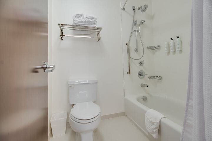 Room 16 of 46