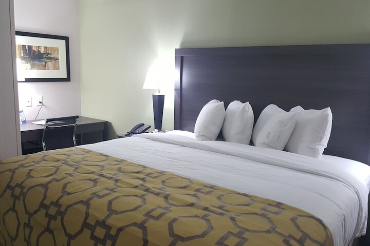 Baymont by Wyndham Clarksville