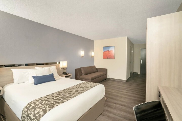 Room 15 of 18