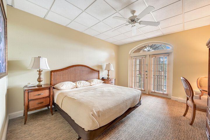 Room 16 of 40