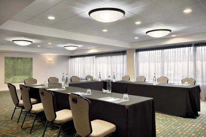 Holiday Inn Washington-Dulles International Airport by IHG