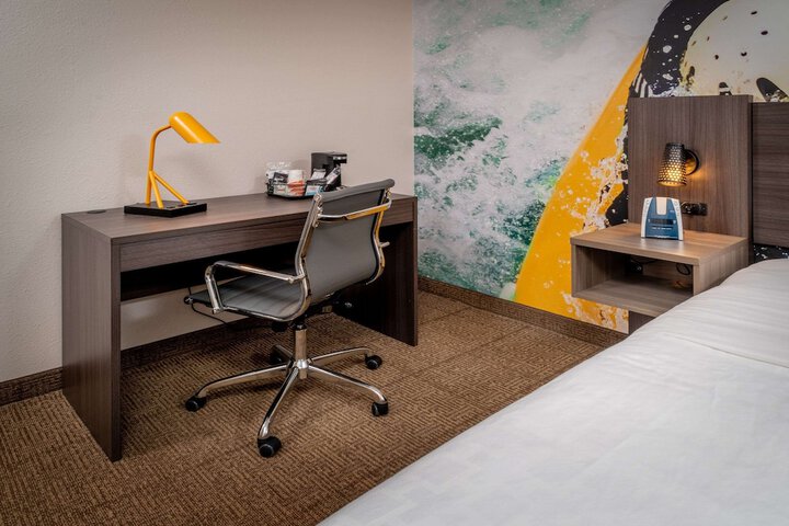Room 13 of 36