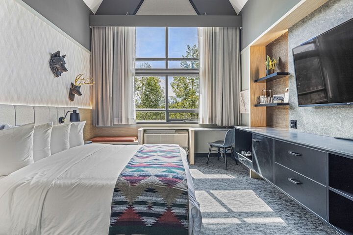 Room 28 of 74