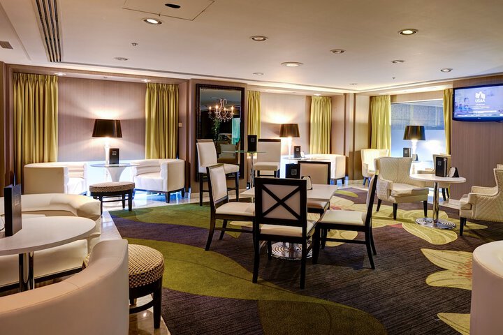 Lounge 42 of 48