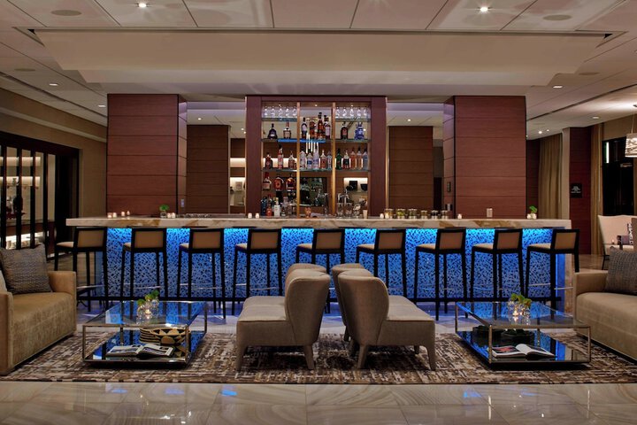Lounge 54 of 73