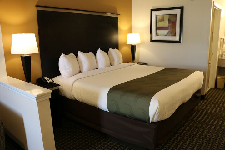 Room 7 of 8