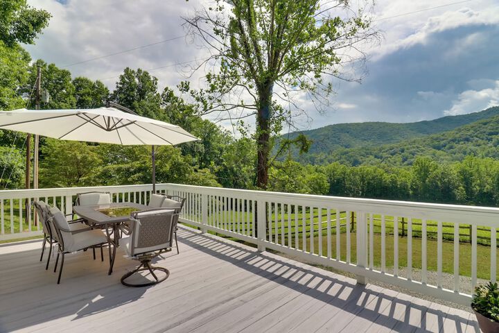 Candler Cabin w / Deck & Mount Pisgah Views!