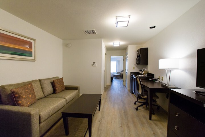 Holiday Inn Bloomington-Airport by IHG
