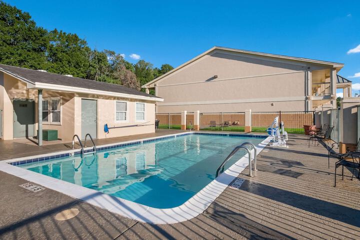 Pool 4 of 35