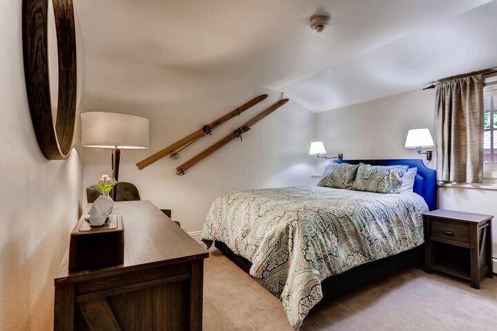 Room 30 of 48