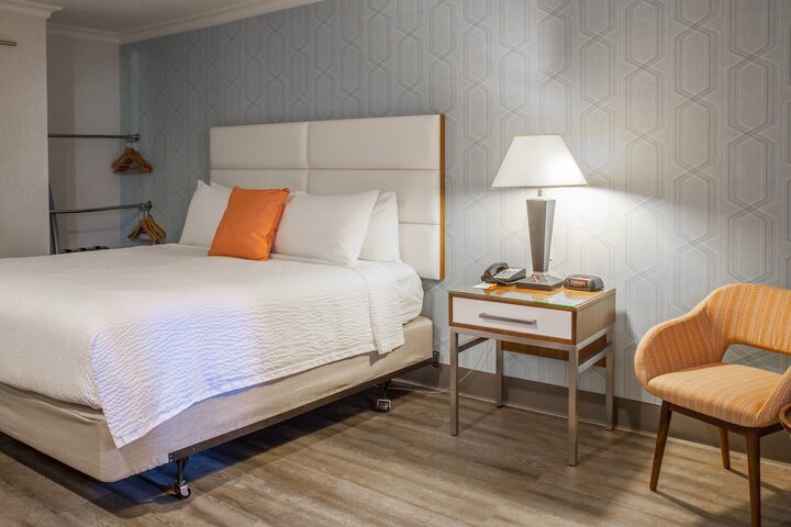 Room 21 of 76